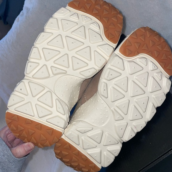 NWT FLOWER MOUNTAIN Camp Uni Slip-On Mouton Leather/shearling - Beige - Picture 9 of 12